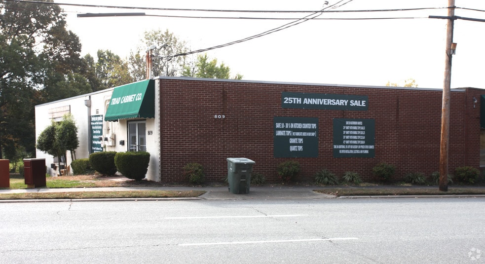 809 Battleground Ave, Greensboro, NC for lease - Primary Photo - Image 1 of 2