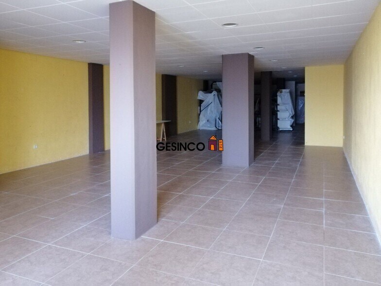 Commerce de détail dans València à louer - Photo du bâtiment - Image 1 de 4