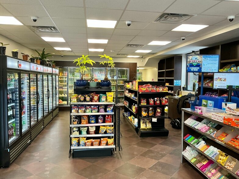 292 Annapolis Av, Oshawa, ON à vendre - Photo du bâtiment - Image 2 de 6