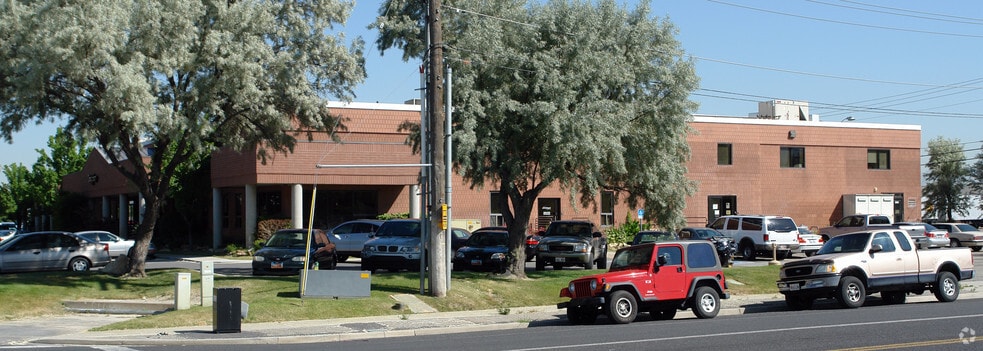 2607 Decker Lake Blvd, Salt Lake City, UT for sale - Primary Photo - Image 1 of 8