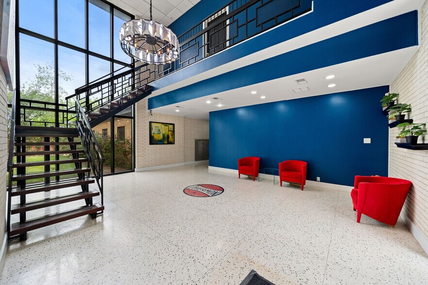 9941 Rowlett Rd, Houston, TX à louer - Photo du bâtiment - Image 3 de 24