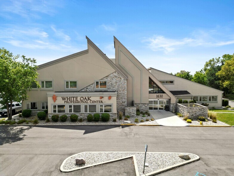 1630 45th Ave, Munster, IN à louer - Photo du bâtiment - Image 2 de 6