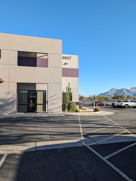 4847 N Daisy Dawn Pl, Tucson, AZ à louer - Photo du bâtiment - Image 2 de 7