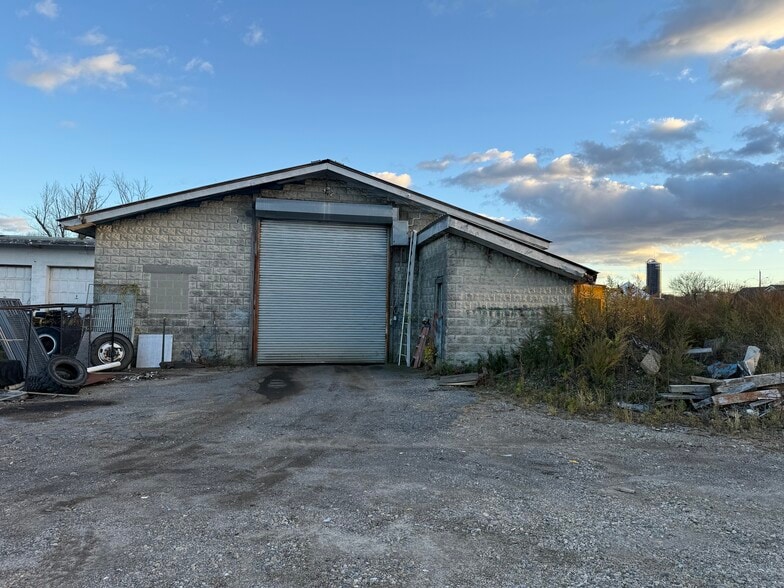 477 Hartford Avenue West, Uxbridge, MA for sale - Building Photo - Image 2 of 9