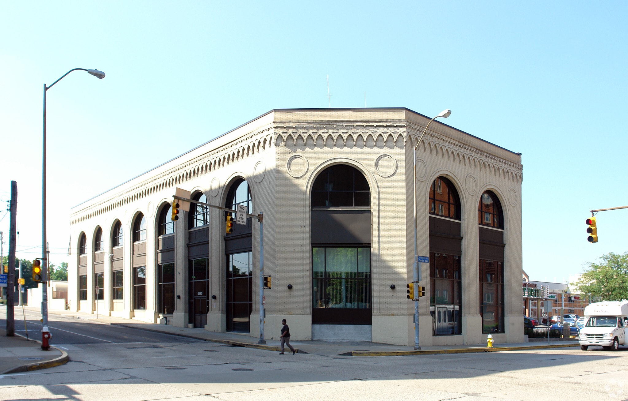 5560 Centre Ave, Pittsburgh, PA for sale Primary Photo- Image 1 of 4