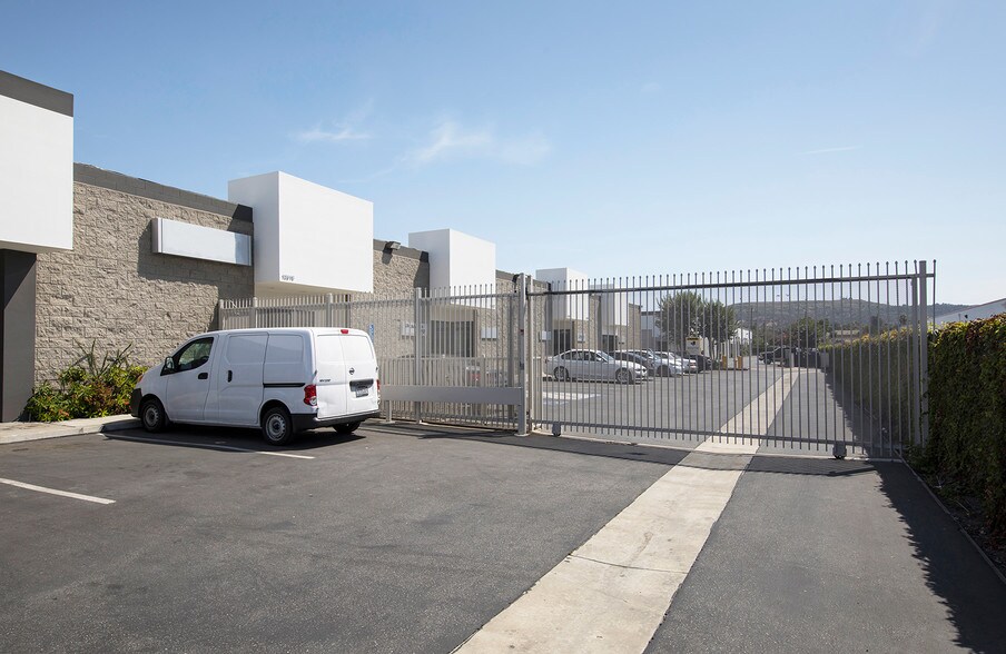 13914-13932 Valley Blvd, La Puente, CA à louer - Photo principale - Image 1 de 3