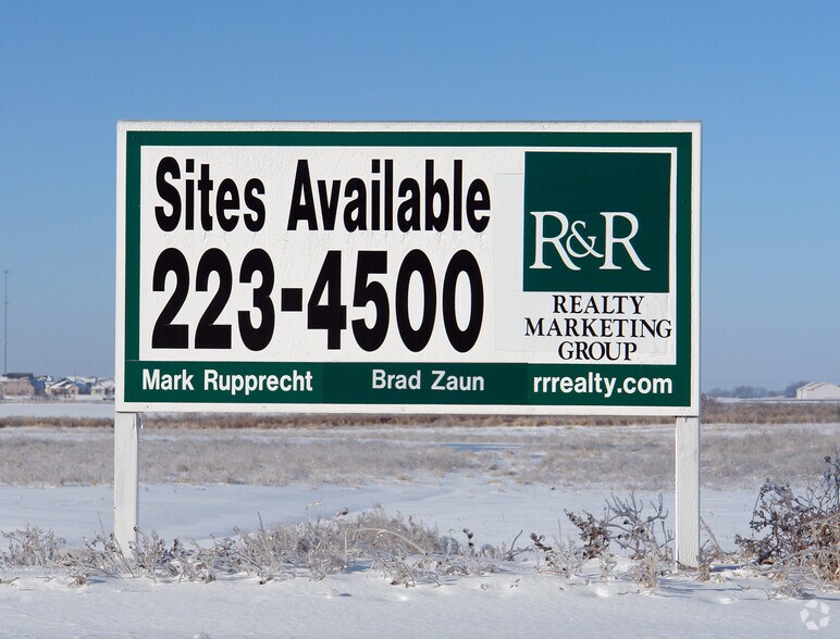 4340-4416 121st St, Urbandale, IA à louer - Photo du bâtiment - Image 2 de 2