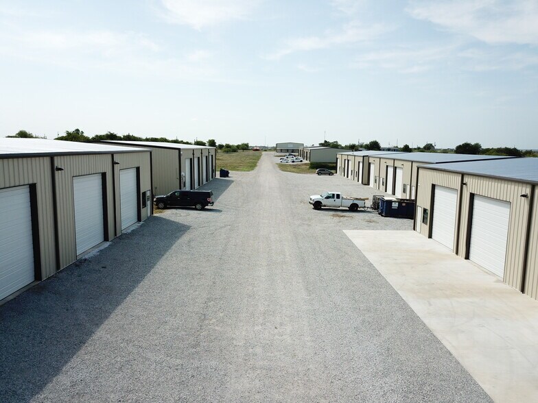 1630 Seaborn Rd, Ponder, TX à louer - Photo du bâtiment - Image 2 de 5