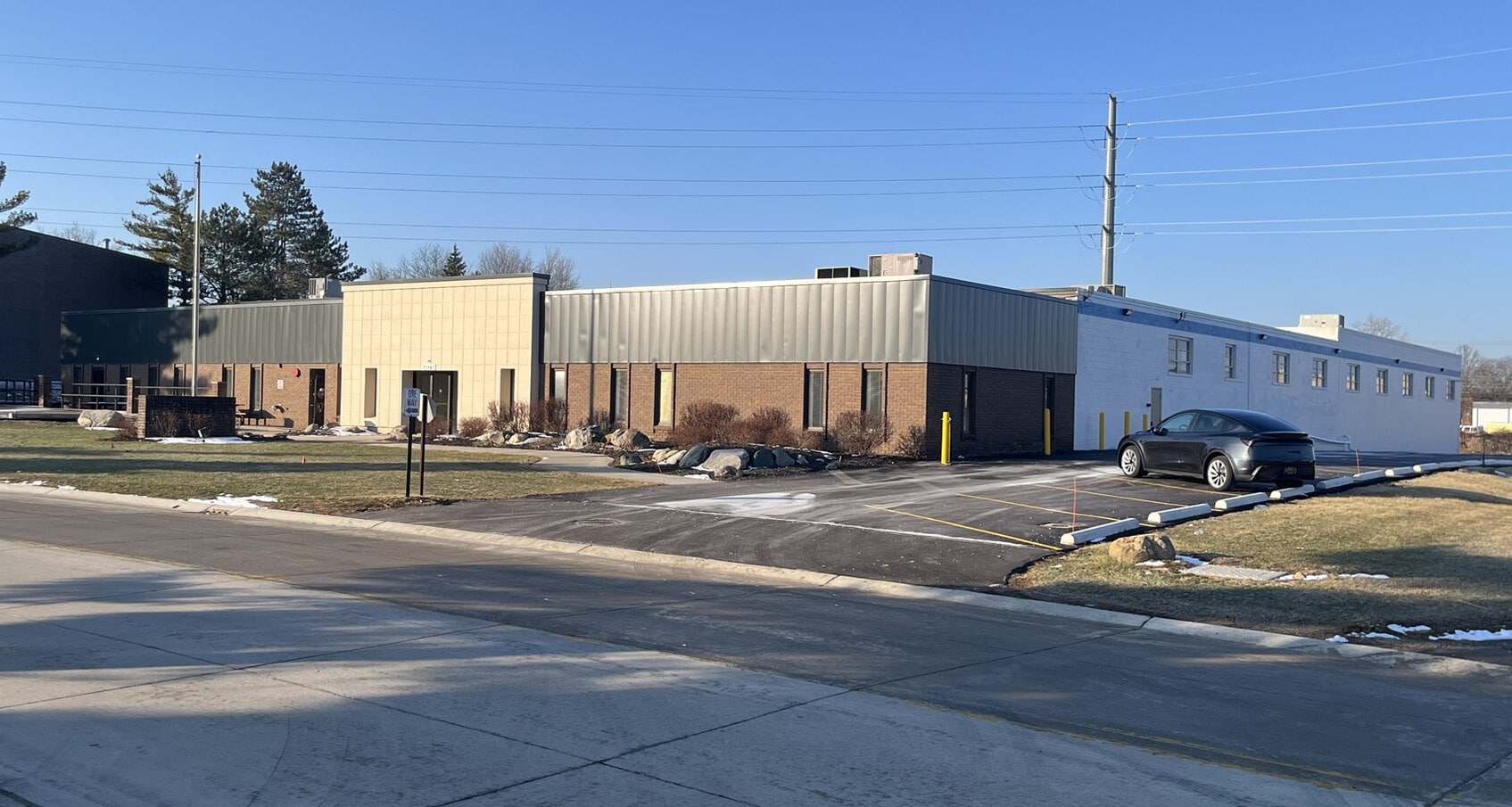 23847 Industrial Park Dr, Farmington Hills, MI à vendre Photo du bâtiment- Image 1 de 11