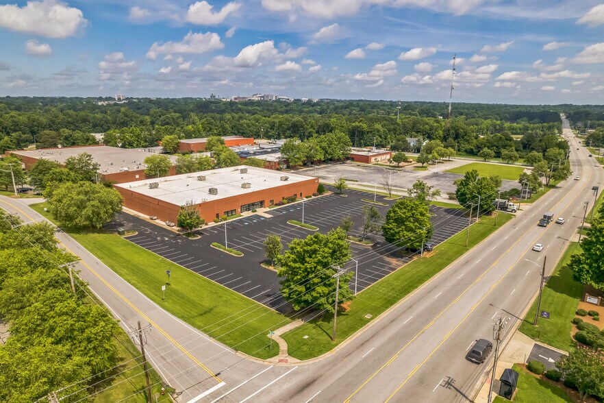 2080 Brentwood St, High Point, NC à louer - Photo principale - Image 1 de 42