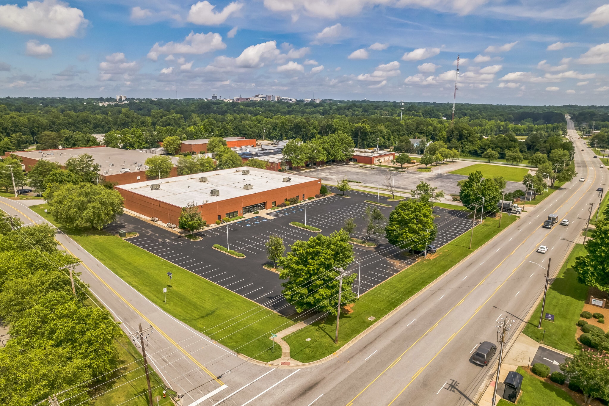 2080 Brentwood St, High Point, NC for sale Building Photo- Image 1 of 36