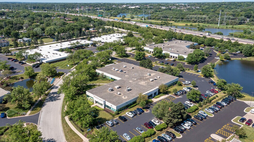 821-881 Parkview Blvd, Lombard, IL à louer - Photo du bâtiment - Image 3 de 16