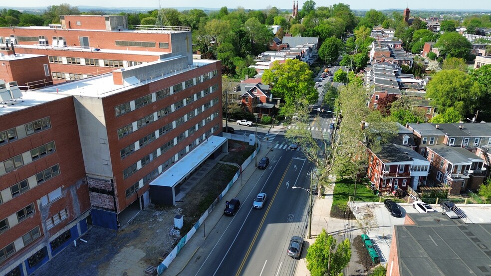 250 College Ave, Lancaster, PA for lease - Building Photo - Image 2 of 4