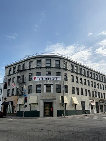 3923 W 6th St, Los Angeles, CA à louer - Photo du bâtiment - Image 3 de 22