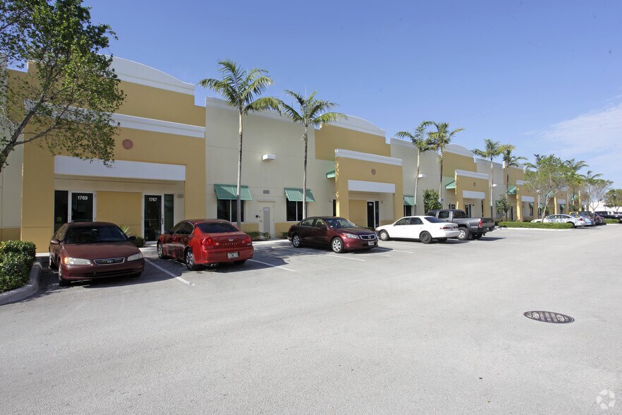 1747-1781 Banks Rd, Margate, FL à louer - Photo du bâtiment - Image 3 de 38