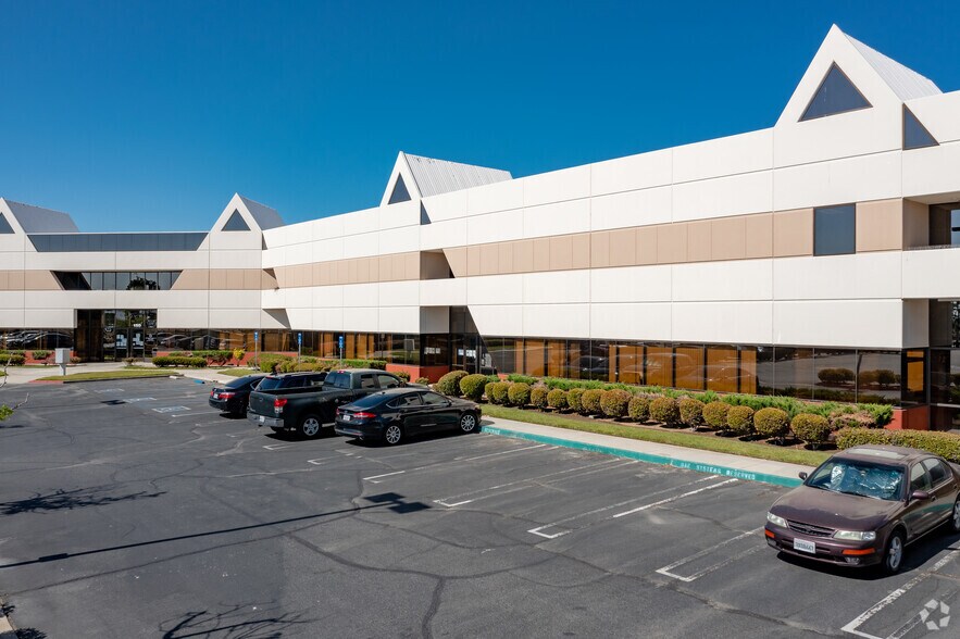 39959 Sierra Hwy, Palmdale, CA à louer - Photo du bâtiment - Image 2 de 17