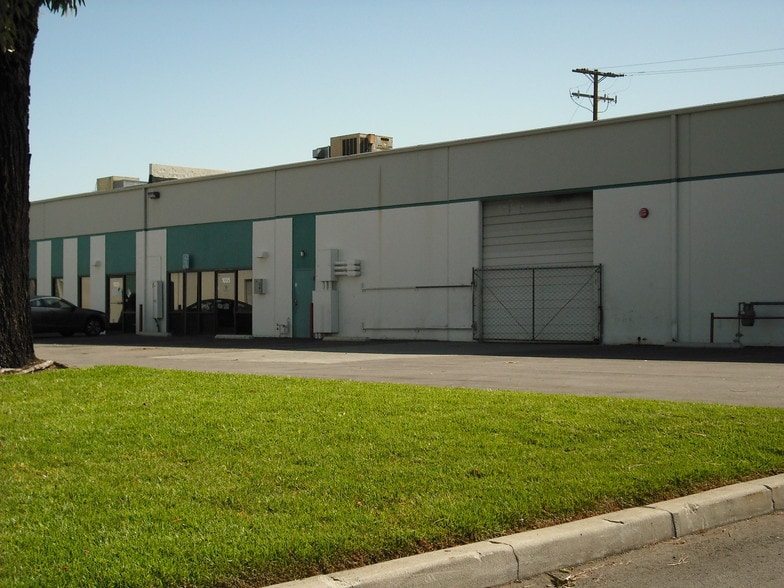 1031-1035 S Linwood Ave, Santa Ana, CA for lease - Building Photo - Image 1 of 5