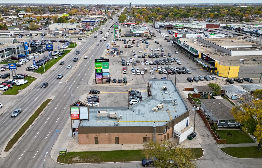 1353 Mcphillips St, Winnipeg, MB for lease - Building Photo - Image 2 of 2