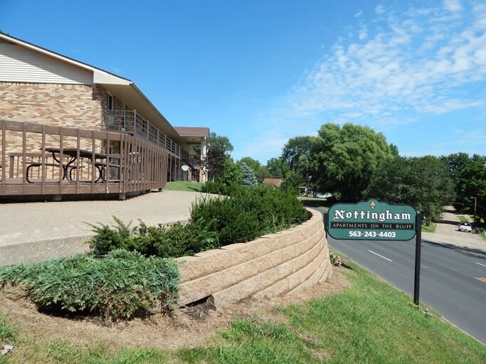 850 First Ave, Clinton, IA à vendre - Photo du bâtiment - Image 2 de 33