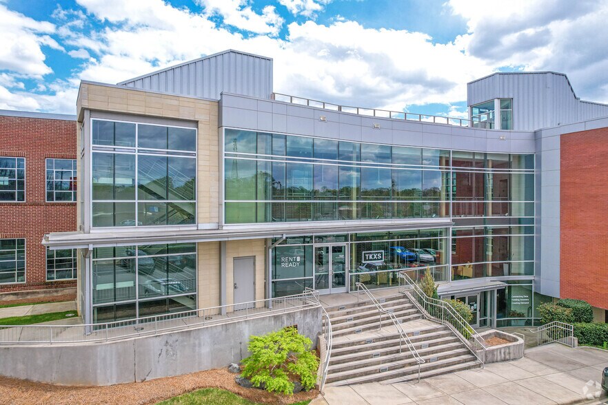 1431 W Morehead St, Charlotte, NC for lease - Building Photo - Image 2 of 8