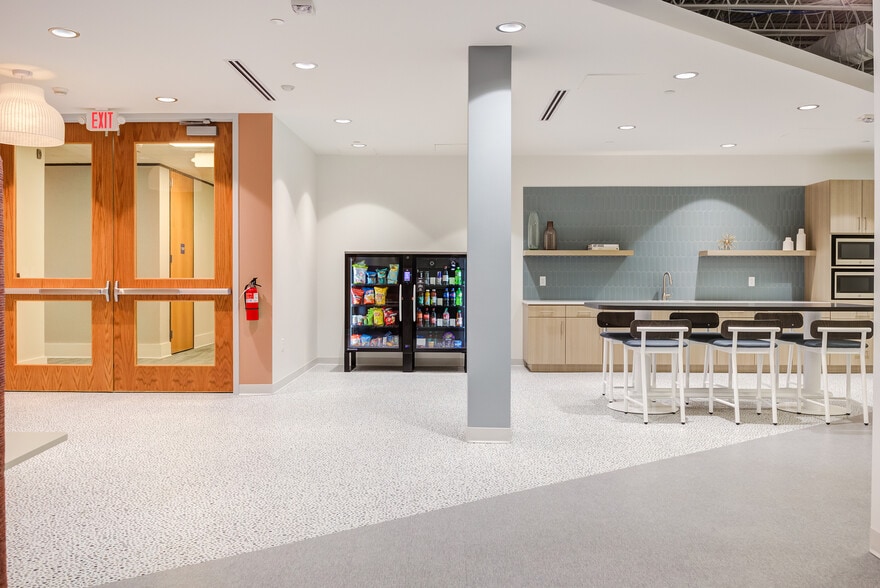 5151 Glenwood Ave, Raleigh, NC for lease - Interior Photo - Image 2 of 27