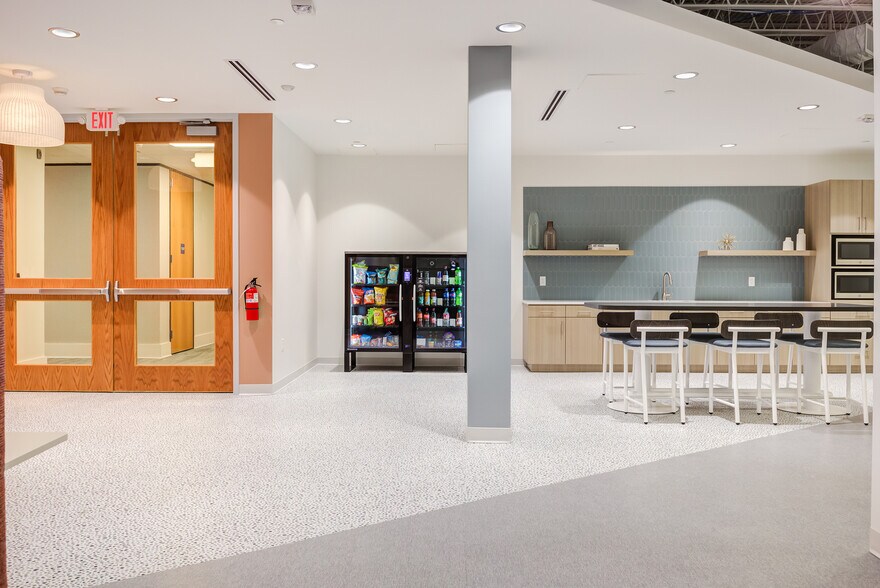 5151 Glenwood Ave, Raleigh, NC à louer - Photo intérieure - Image 2 de 27