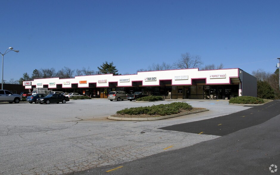 107 E Butler Rd, Mauldin, SC à louer - Photo du bâtiment - Image 3 de 5
