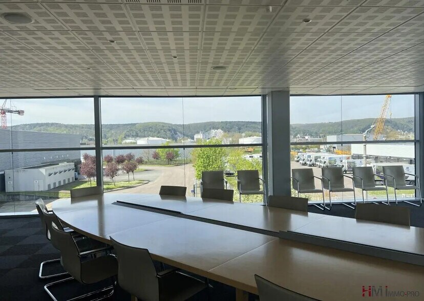 Office in Le Grand-Quevilly for lease - Interior Photo - Image 2 of 20