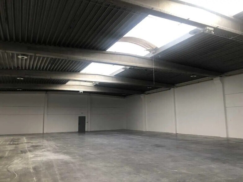 Office in Roncq for lease - Interior Photo - Image 1 of 5