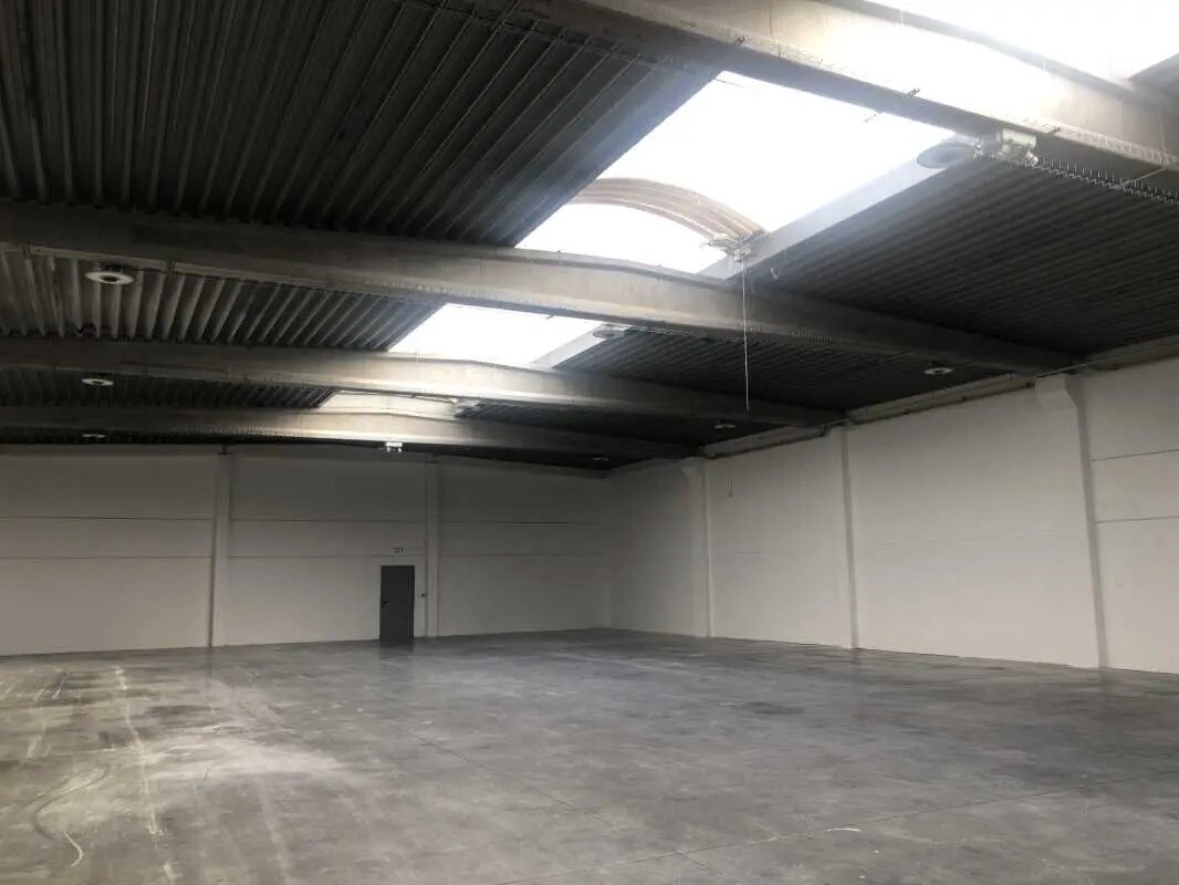 Office in Roncq for lease Interior Photo- Image 1 of 6