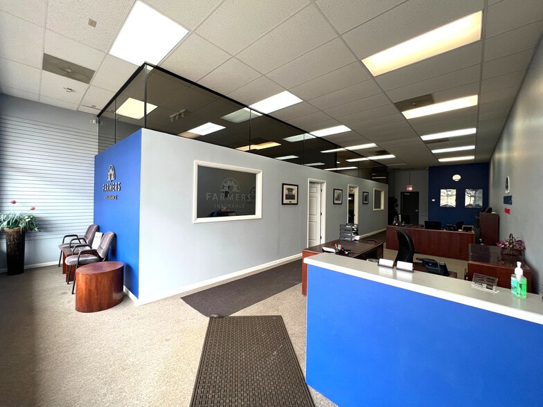 1825-1833 Larkin Ave, Elgin, IL for lease - Interior Photo - Image 2 of 6