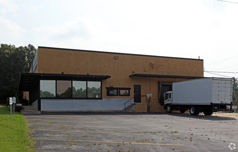 2216 Dunmore Ct, High Point, NC for lease - Building Photo - Image 3 of 6
