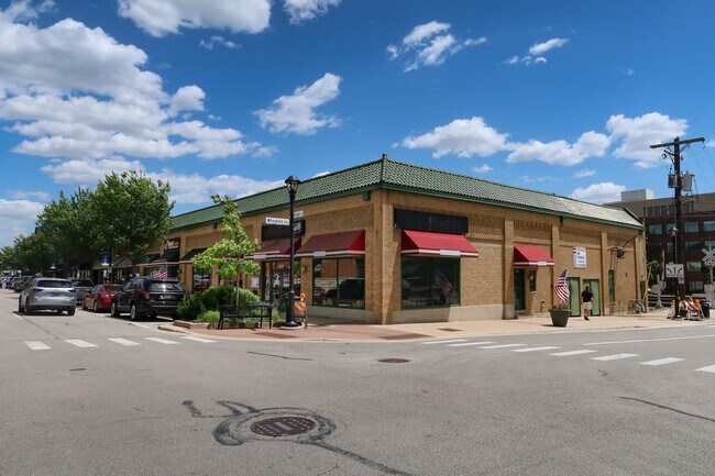 Plus de détails pour 222-230 W Front St, Wheaton, IL - Commerce de détail à louer