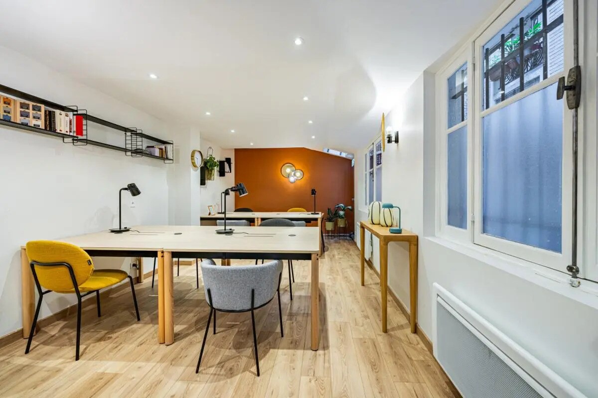 Office in Paris for lease Interior Photo- Image 1 of 14