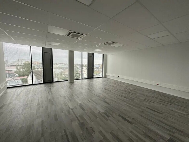 Office in Bischheim for lease - Interior Photo - Image 3 of 6