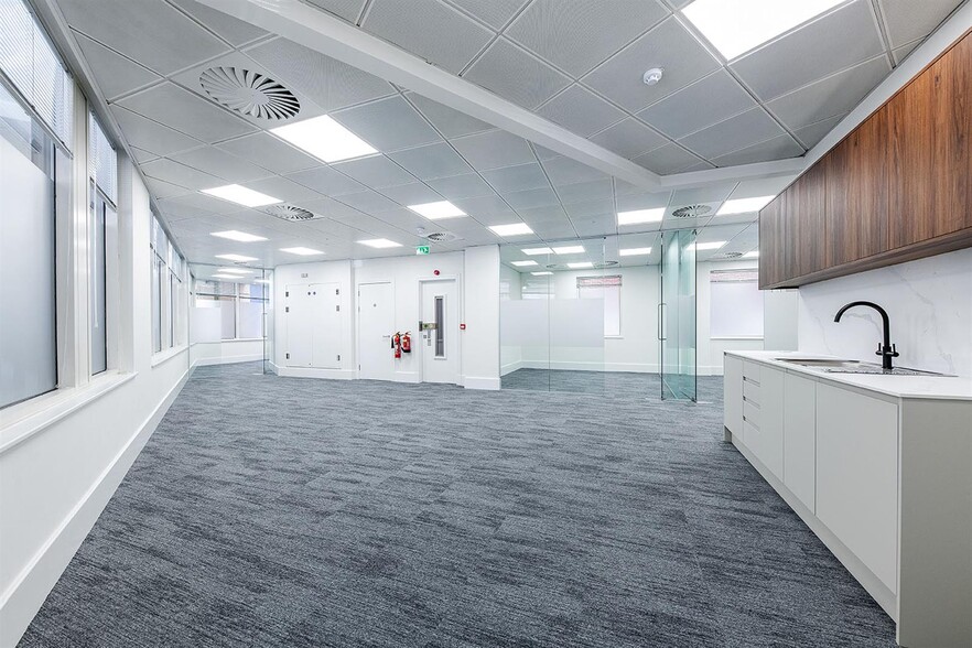 66 Buckingham Gate, London for lease - Interior Photo - Image 2 of 5