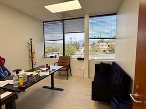 3191 W Temple Ave, Pomona, CA à louer Photo du bâtiment- Image 2 de 8