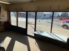 6825 Douglas Ave, Urbandale, IA for lease Interior Photo- Image 1 of 4