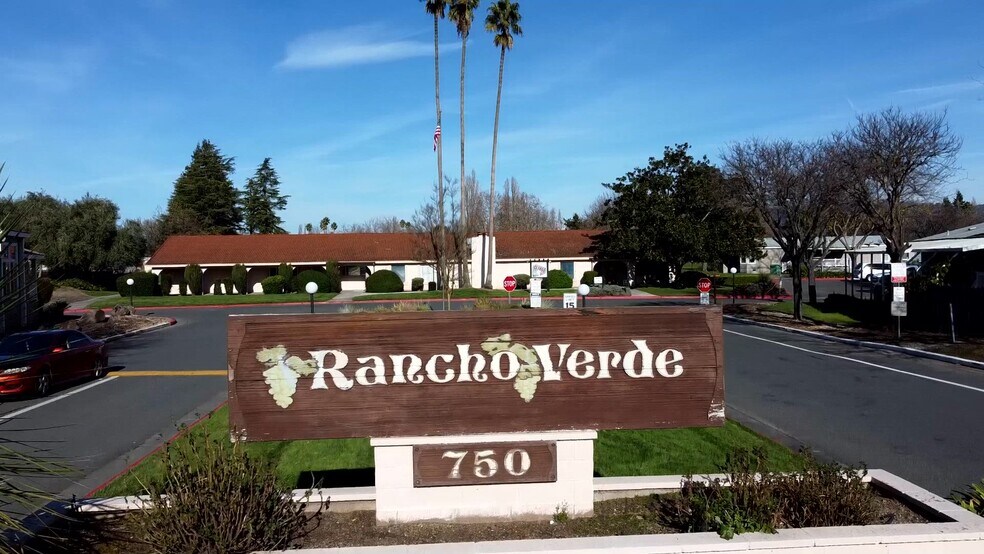 750 Rohnert Park Expy W, Rohnert Park, CA à vendre - Vidéo sur l’inscription commerciale - Image 2 de 22