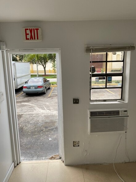 500 N Dixie Hwy, Hollywood, FL for lease - Building Photo - Image 2 of 7