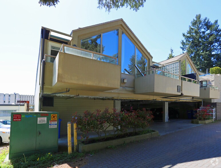 1867-1873 Marine Dr, West Vancouver, BC à vendre - Photo du bâtiment - Image 3 de 5