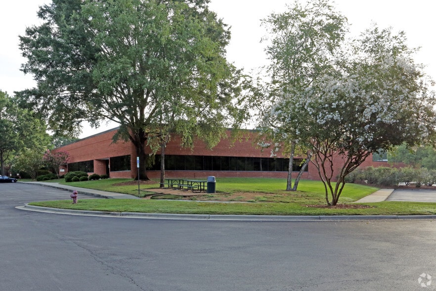 800-801 Capitola Dr, Durham, NC for lease - Building Photo - Image 2 of 17