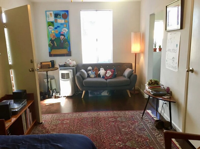 834 Laguna Ave, Los Angeles, CA à vendre - Photo du bâtiment - Image 3 de 37