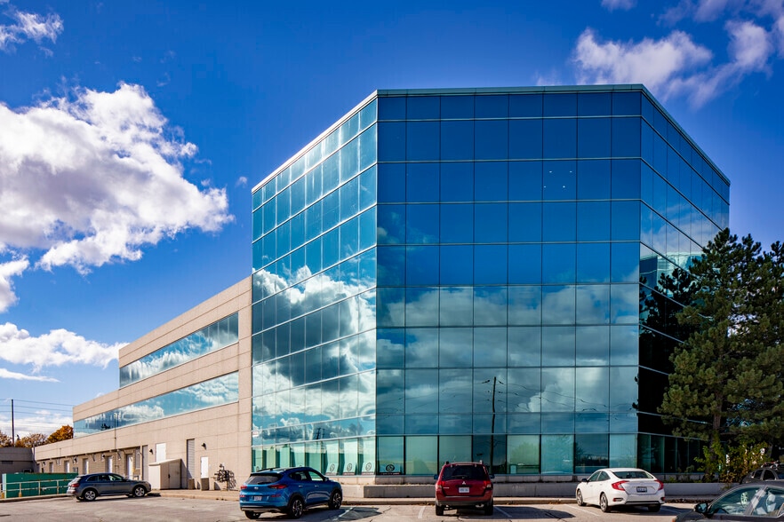 6345 Dixie Rd, Mississauga, ON à louer - Photo du bâtiment - Image 2 de 9