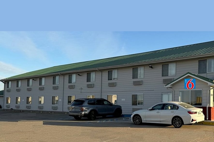 110 Sodrac Dr, North Sioux City, SD for sale - Building Photo - Image 2 of 18