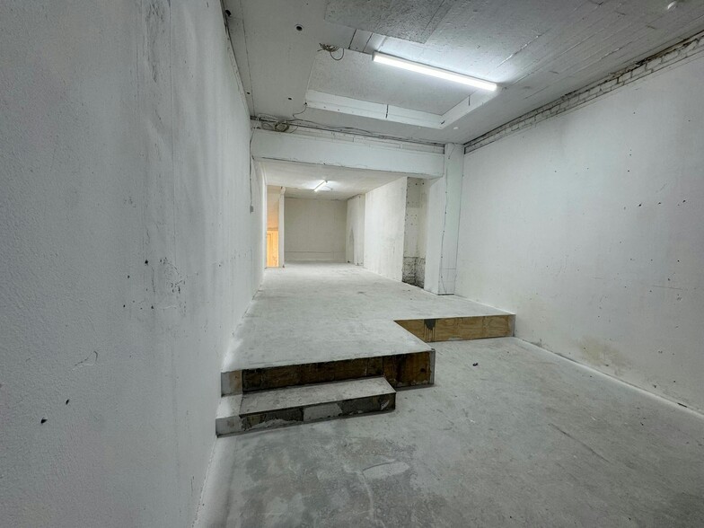 86 Camden High St, London for lease - Building Photo - Image 3 of 9