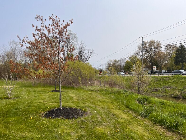 3571 Niagara Falls Blvd, North Tonawanda, NY à vendre - Photo du bâtiment - Image 3 de 4
