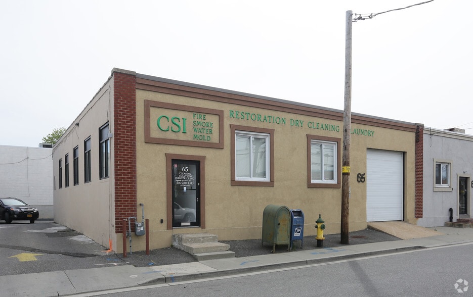 65 Albany Ave, Freeport, NY for lease - Primary Photo - Image 1 of 6