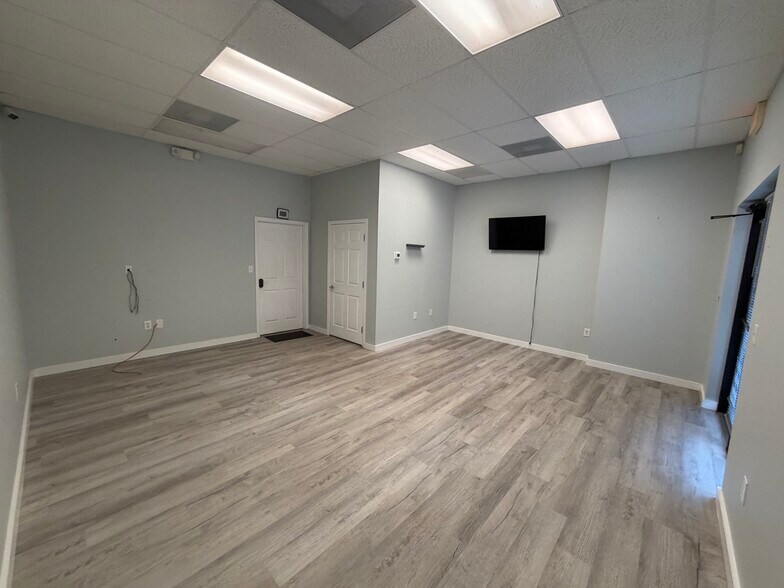 7203-7217 21st St E, Sarasota, FL à louer - Photo du bâtiment - Image 3 de 13