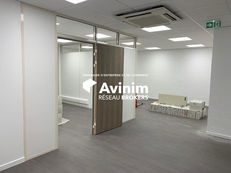 Office in Grenoble for sale - Interior Photo - Image 3 of 5